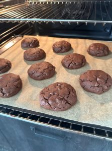 Cuisson des cookies tout chocolat