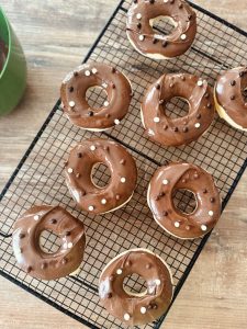 Faire des donuts avec glaçage nutella