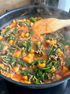 Curry de boeuf à la patate douce et épinards