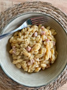 One pot pasta au jambon et cheddar