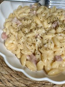 Pâtes crémeuses au jambon et reblochon