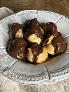 Profiteroles à la crème pâtissière au chocolat avec thermomix