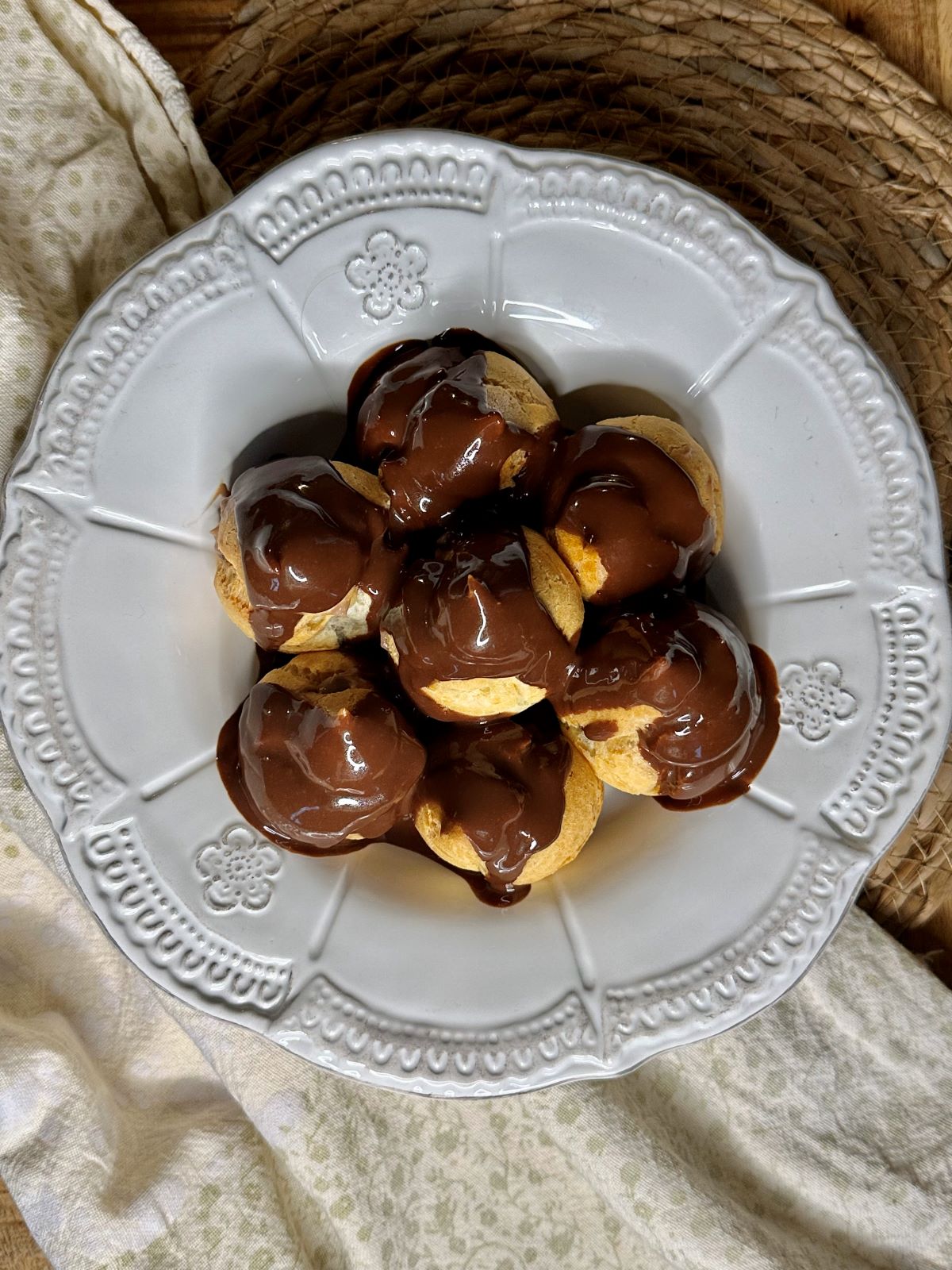 Profiteroles à la crème pâtissière au chocolat Thermomix