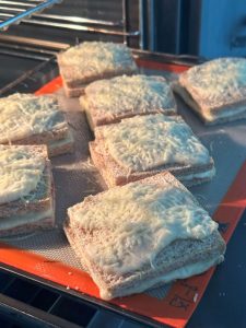 Cuire les croque-monsieur au four