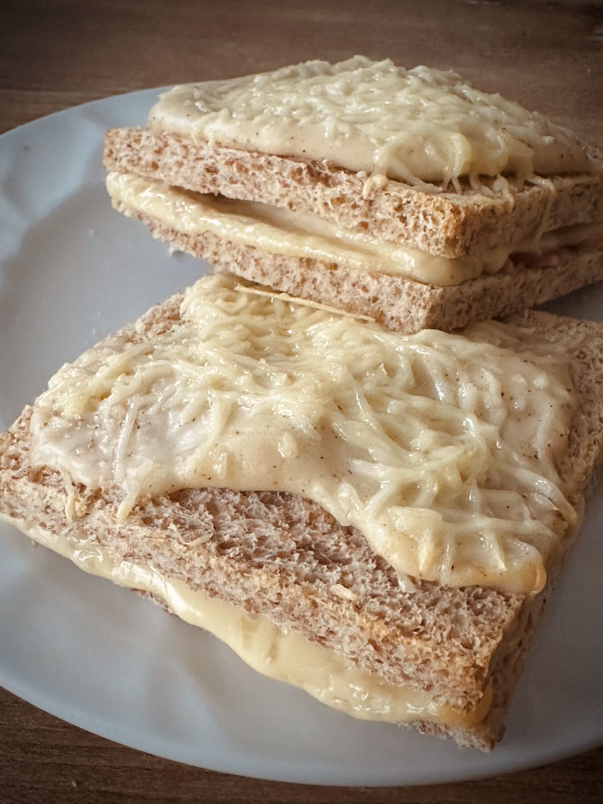 Croque-monsieur à la béchamel et jambon
