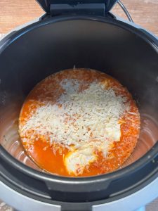 Ajouter la crème et le parmesan