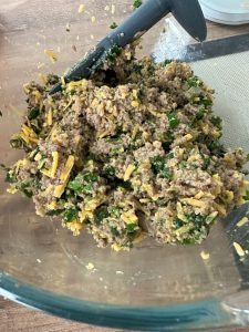 Farce à la viande hachée, cheddar, menthe, persil, oignon, ail...