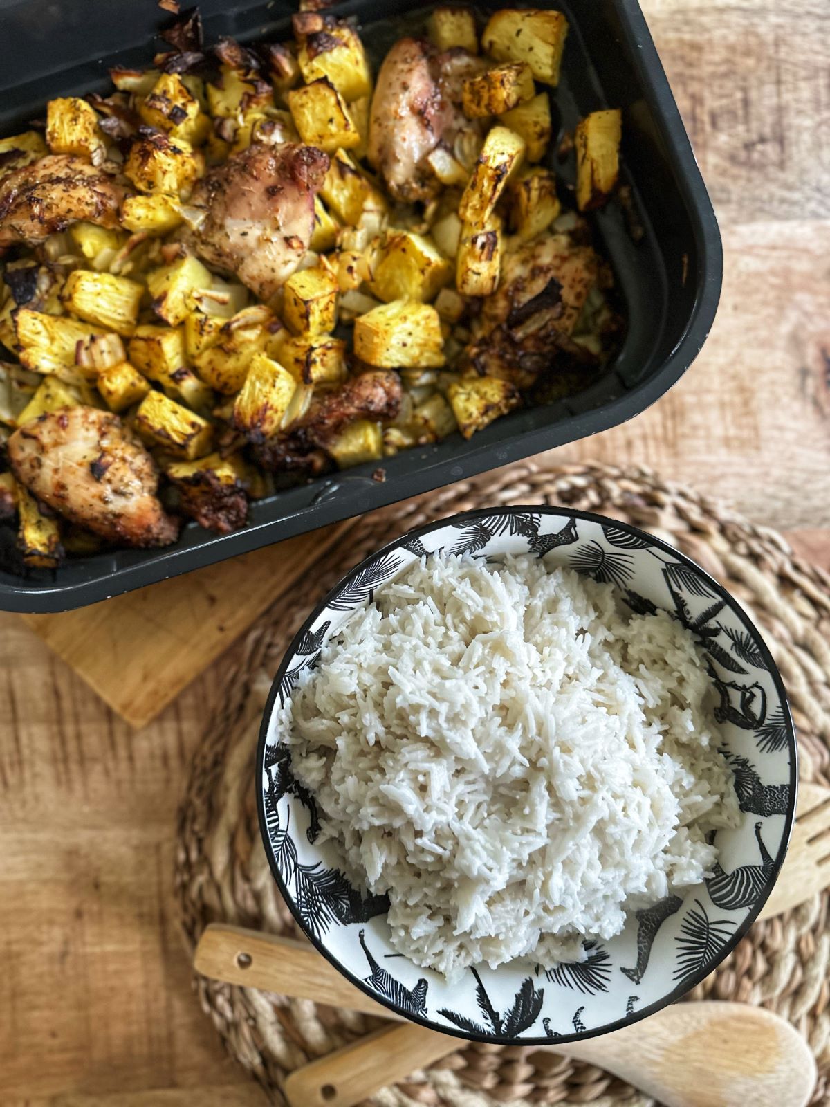 Poulet ananas épicé avec riz à la noix de coco