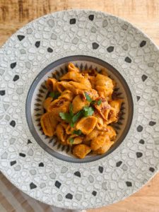 Conchiglie au pesto rosso et fromage frais