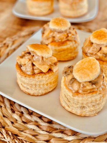 Bouchées à la reine au poulet et quenelles