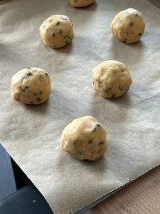 Cookies en boules avec à l'intérieur du nutella