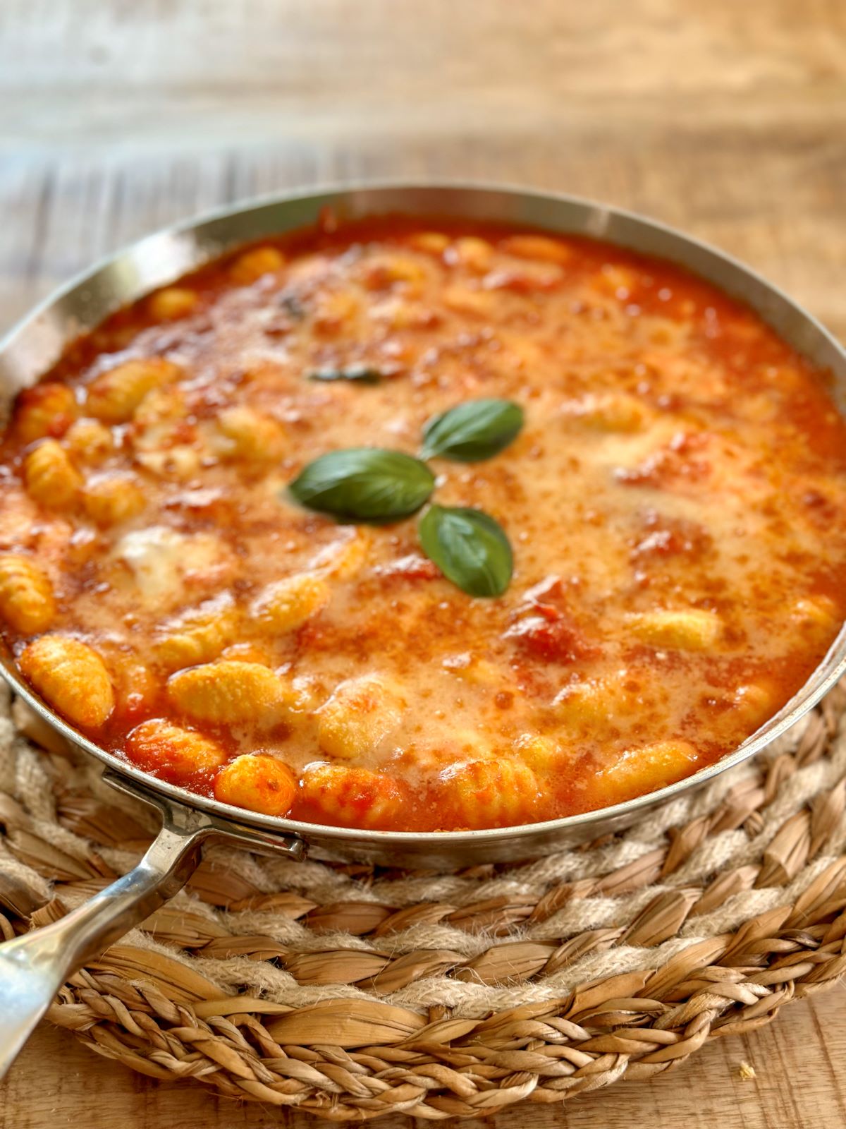 Gnocchi au fromage et à la tomate gratinés
