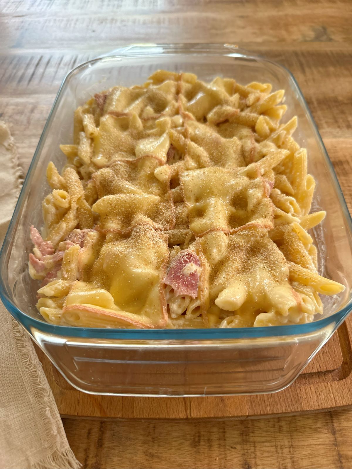 Gratin de pâtes aux fromages : mozzarella, parmesan, raclette, emmental