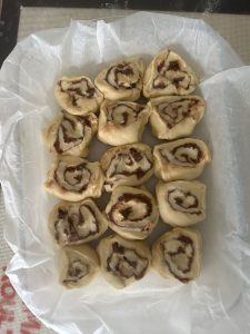 Rolls dans le moule rectangulaire en verre