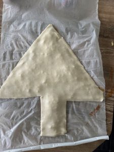 Déposer une seconde spâte et la découper en sapin