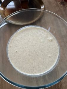 Pâte à crêpes avec une gousse de vanille