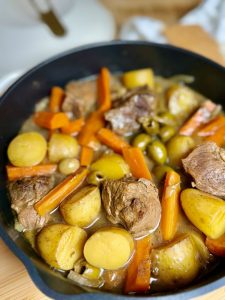 Tajine de boeuf, safran, carottes, pommes de terre, olives vertes