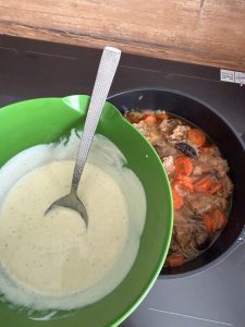 Sauce pour la blanquette : crème, citron et jaune d'oeuf