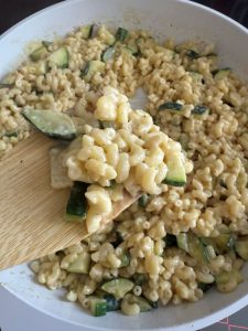 Coquillettes façon carbonara avec des courgettes