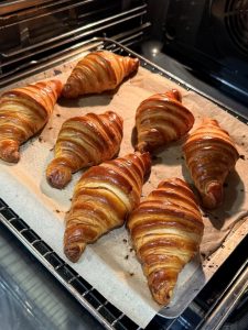 Cuisson au four des croissants parfaits