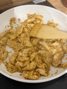 Cuire la viande kébab à la poêle