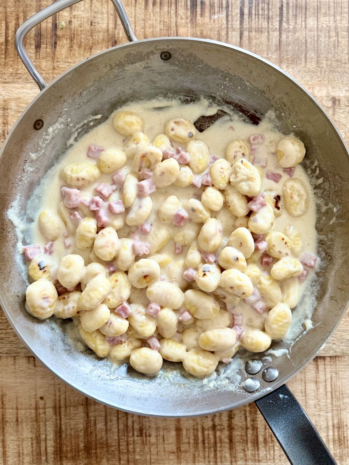 Gnocchis sauce carbonara à la pôêle