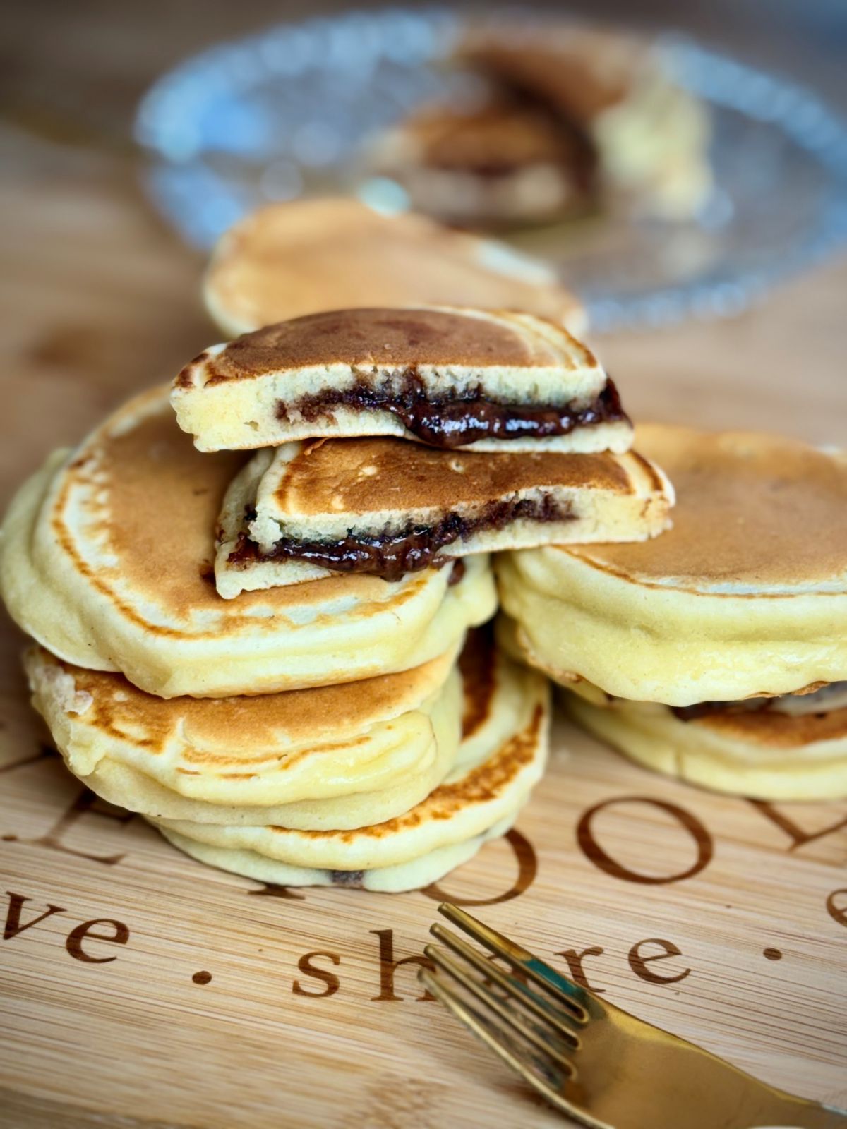 Pancakes moelleux avec un coeur de nutella chaud