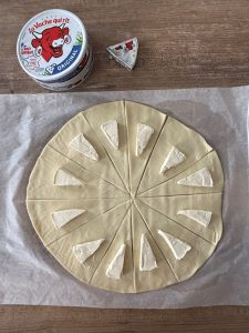 Pâte à pizza et vache qui rit