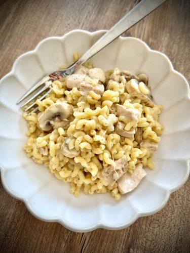 Coquillettes au poulet et champignons