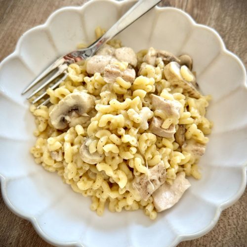 Pâtes, champignons, blanc de poulet façon one pot pasta