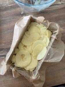 Mettre la préparation dans un moule à cake pas trop grand