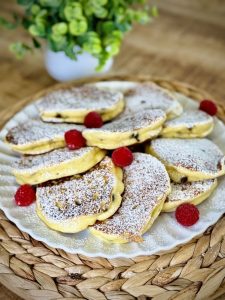 Pancakes moelleux au fromage blanc avec des pépites de chocolat