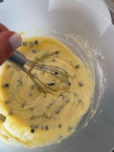 Ajouter les pépites de chocolat dans la pâte à pancakes