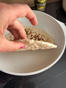 Cuisson des pains pitas à la poêle