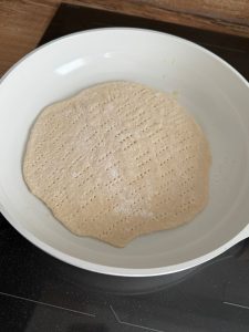 Cuire le pain pita à la poêle avec un peu d'huile d'olive