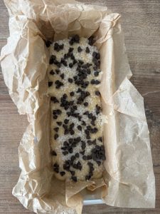 Mettre sur la pâte : perles de sucre et pépites de chocolat