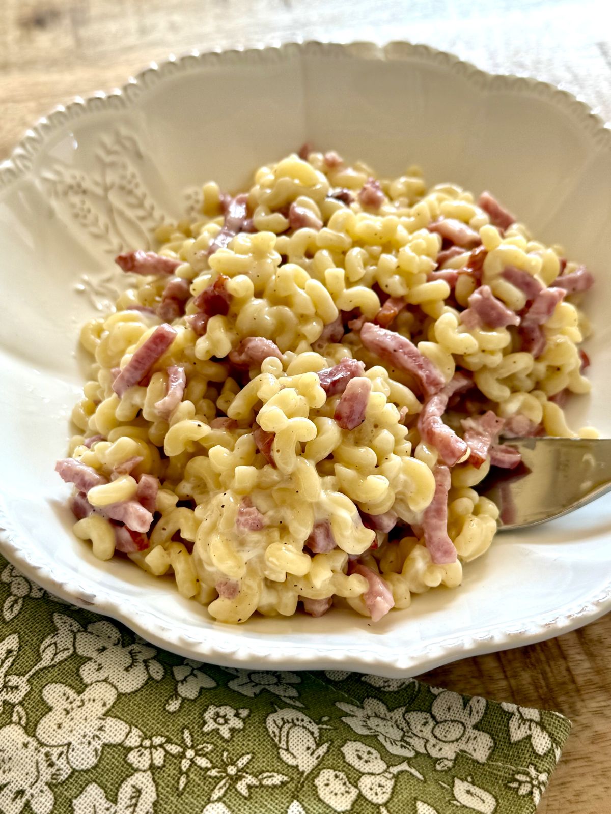 Coquillettes façon risotto avec allumettes de bacon et Vache Qui Rit