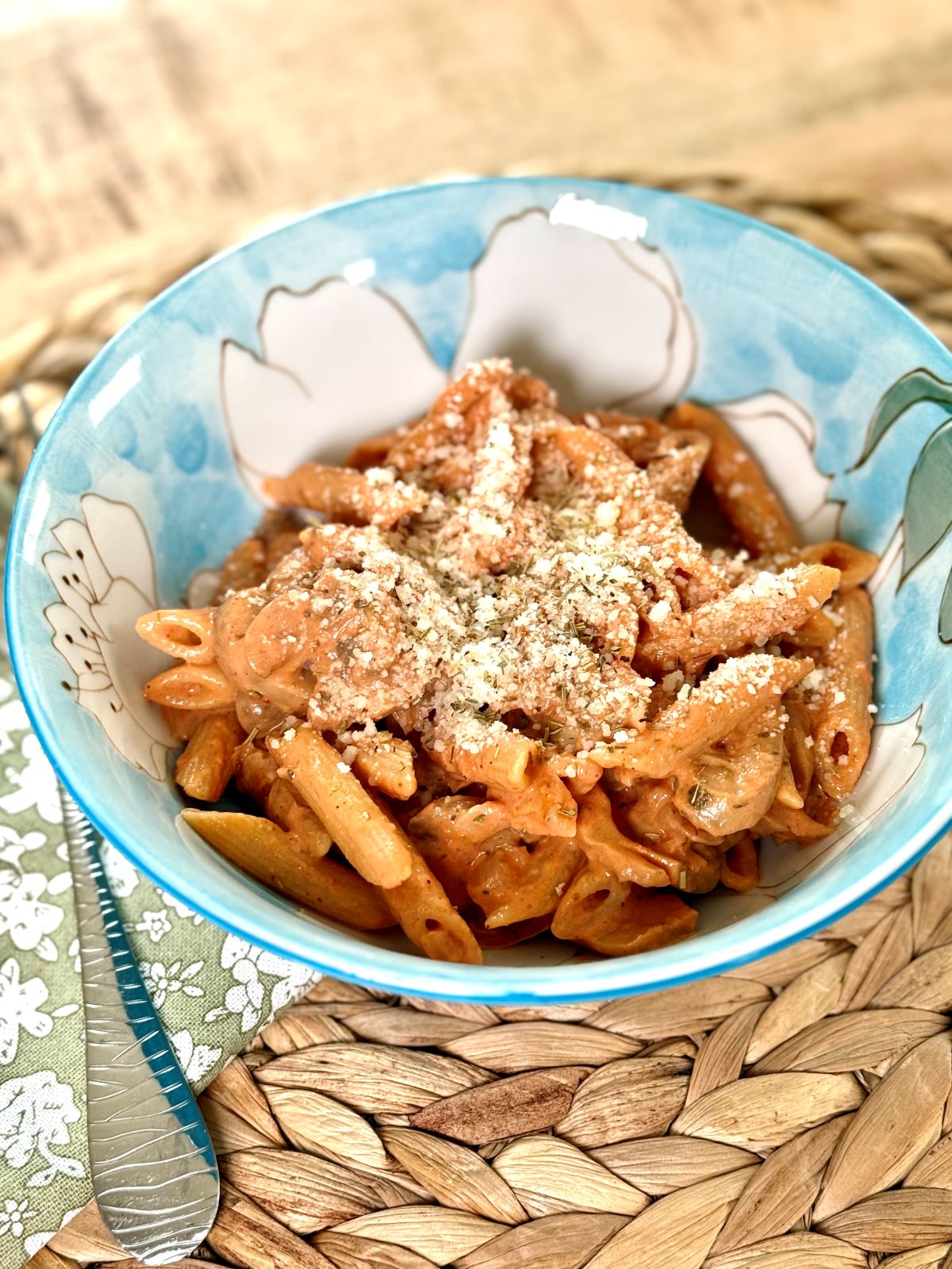 Penne, sauce tomate, champignons, skyr, parmesan