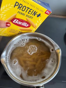 Penne protéinées à cuire dans l'eau bouillante salée
