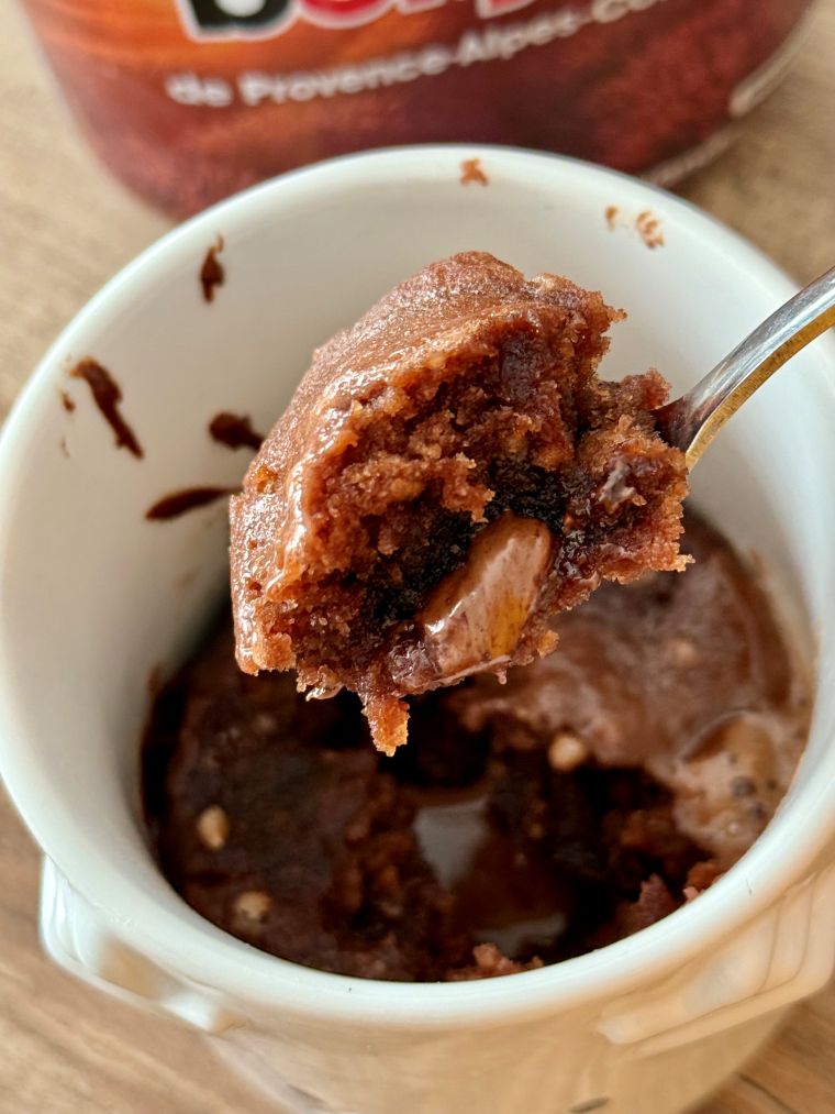Cuillère de cake avec nutella