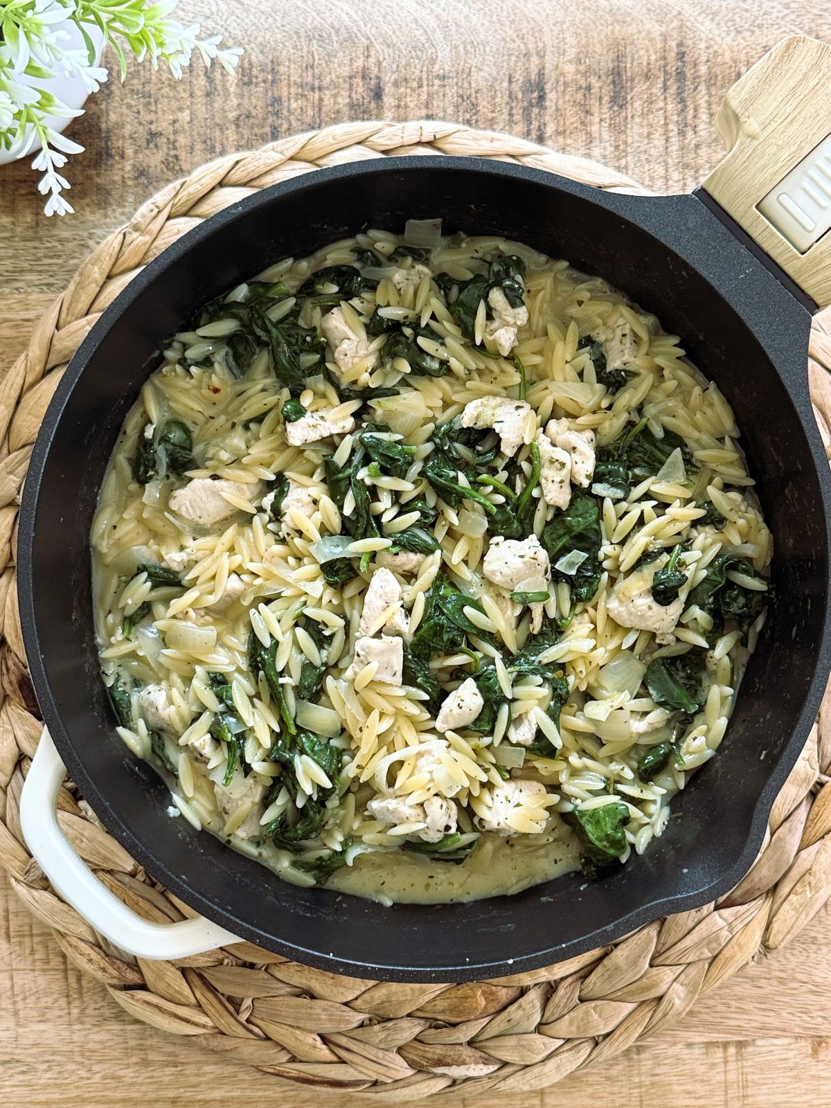 Orzo, épinards, poulet, fromages