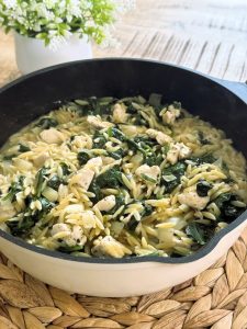orzo, poulet, épinards et fromage façon risotto
