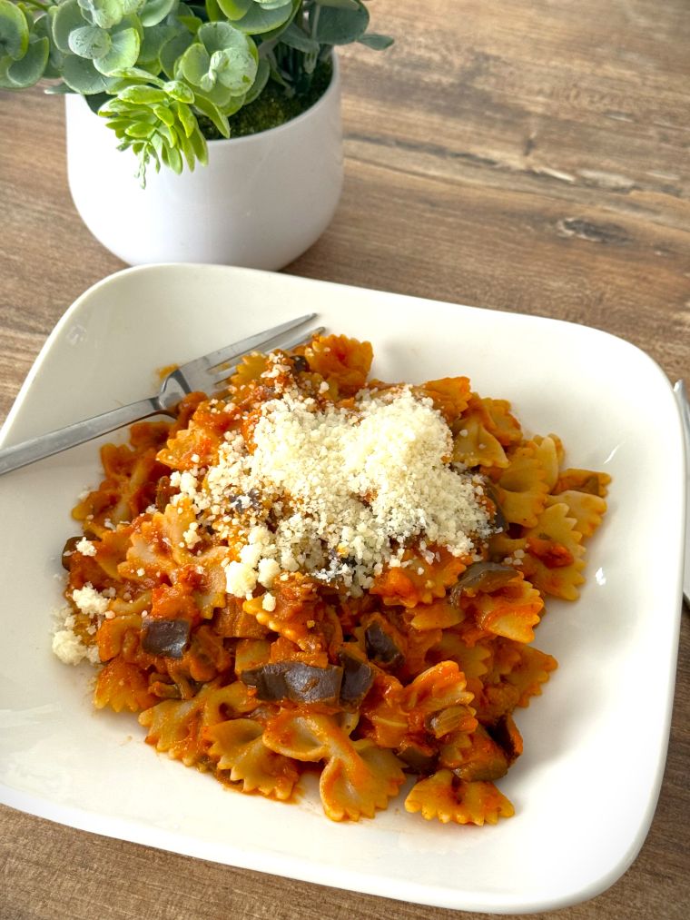 Farfalle sauce à l'aubergine avec le thermomix