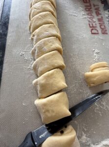 Couper le boudin en larges tronçons