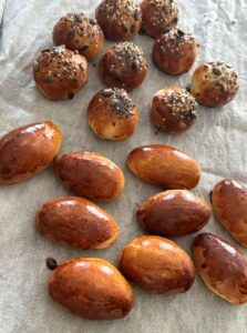 mini pains pour hot dogs et burgers