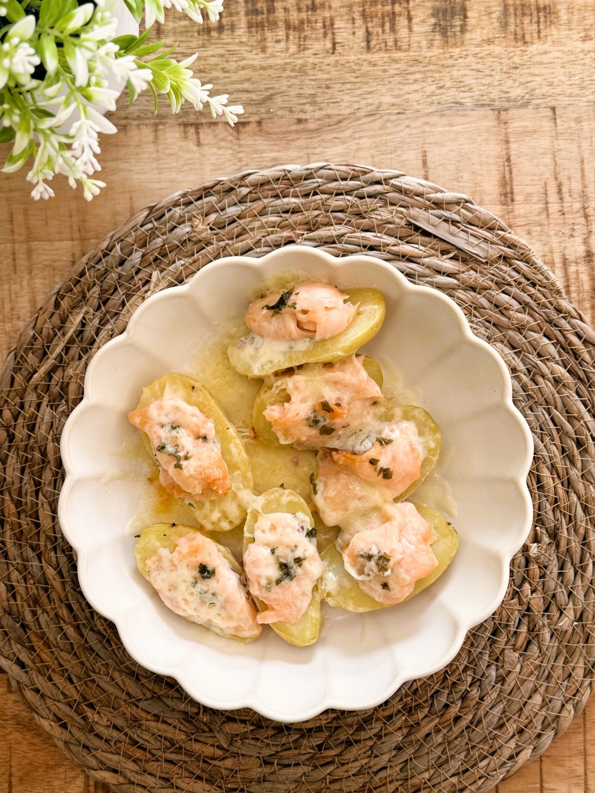 pommes de terre à la crème, saumon fumé et mozzarella