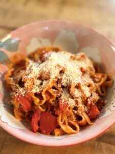 Fettuccine sauce tomate et parmesan