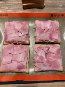 Déposer la jambon en lanières