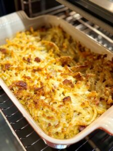 Macaroni au fromage avec du chorizo, e,n gratin