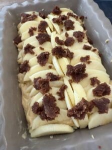 Pommes et cannelle en gâteau